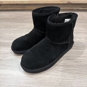 Koolaburra By Ugg Short Black Seude Boots Side Zip Women's Size US 5 Fur Lined